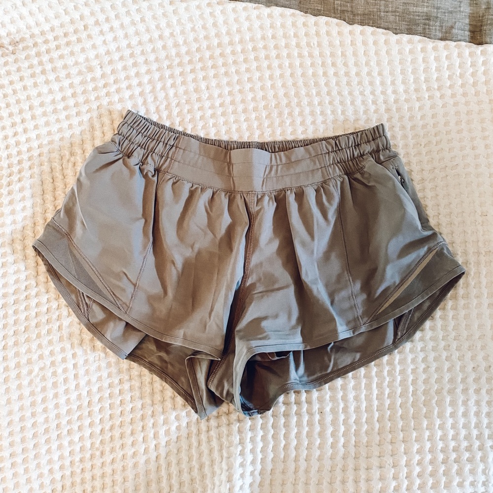 Lululemon hotty hot short (2.5”)